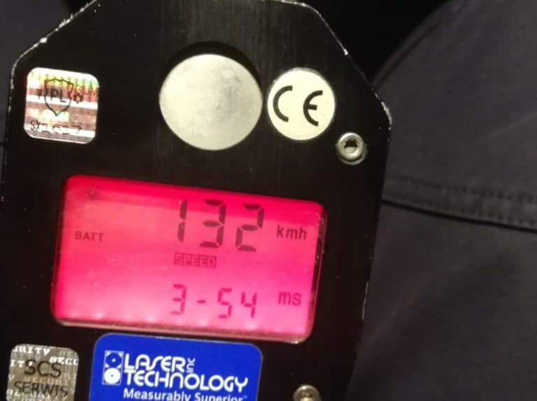 Pędził BMW przez Olsztyn jak szalony.  Przekroczył dopuszczalną prędkość o 92 km/h
