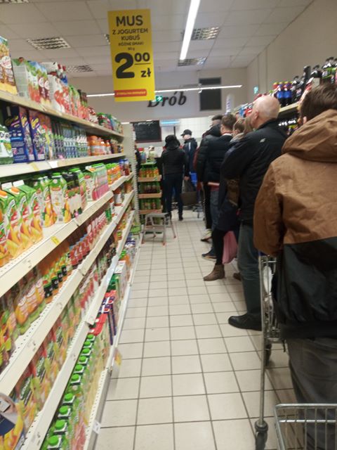 Trwa masowy wykup żywności w Olsztynie. Minister zdradza czy może zabrnąć jedzenia w Polsce