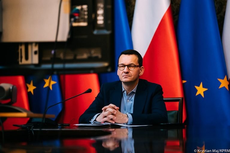 Czy rząd planuje przesunięcie wybor&oacute;w i matur? Premier m&oacute;wi kiedy Polacy mogliby wr&oacute;cić do pracy
