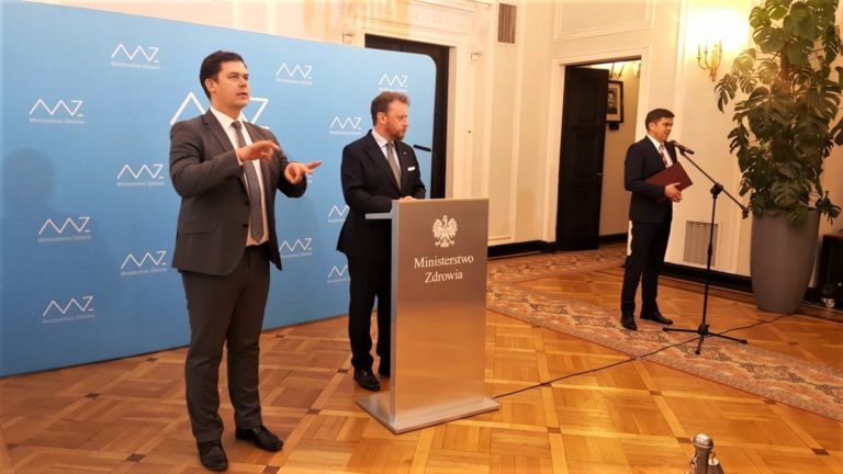 Zapadła decyzja o dystrybucji: ponad 5 mln maseczek, 2 tys. kombinezon&oacute;w, 6 mln rękawiczek, 41 tys. gogli