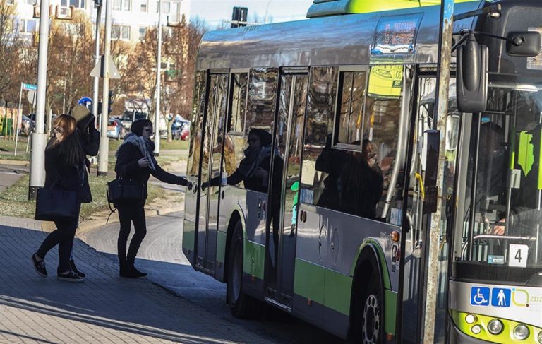 Drzwi w autobusach będą każdorazowo otwierane przez kierowc&oacute;w