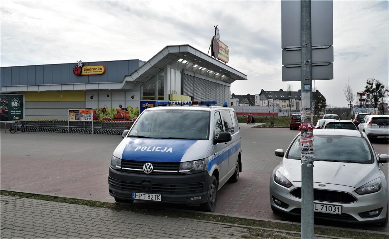 Zaatakował nożem ochroniarza Biedronki na Jarotach