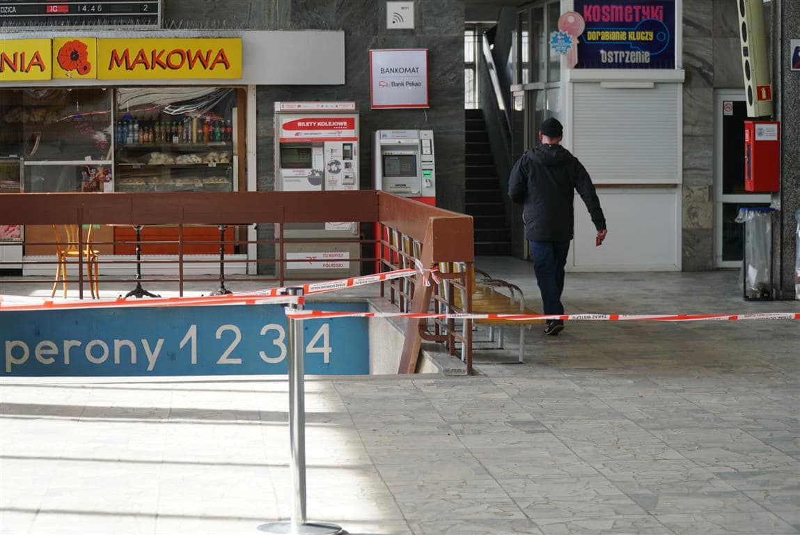 Koronawirus na dworcu w Olsztynie? Pasażerka zabrana przez karetkę do Ostródy