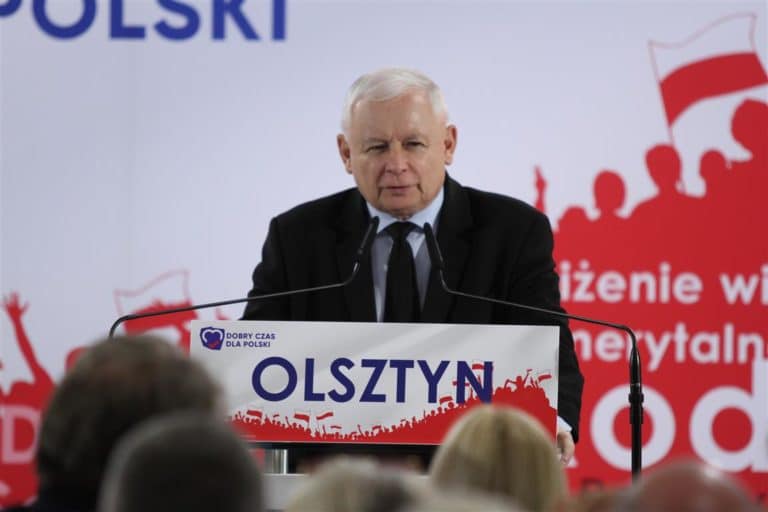 Prezes PiS: do kościoła można chodzić. Rząd zasłużył na piątkę za działania w związku z koronawirusem