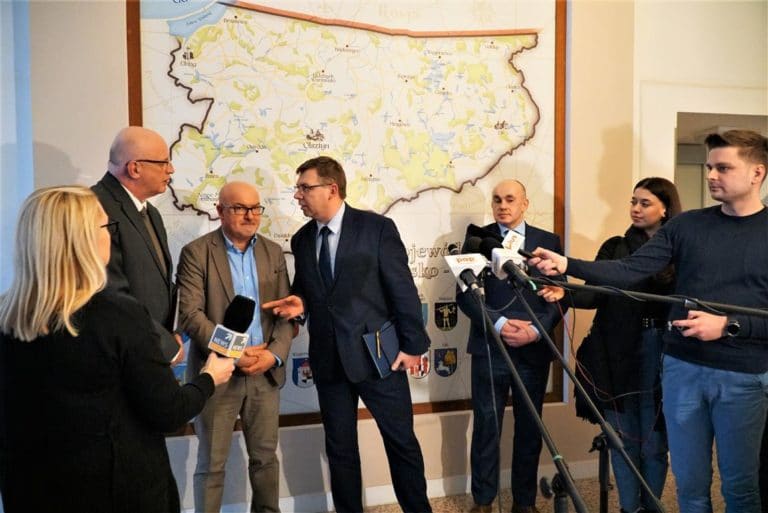 Informacje o zamknięciu szk&oacute;ł w woj. warmińsko-mazurskim. Dyrektor sanepidu komentuje