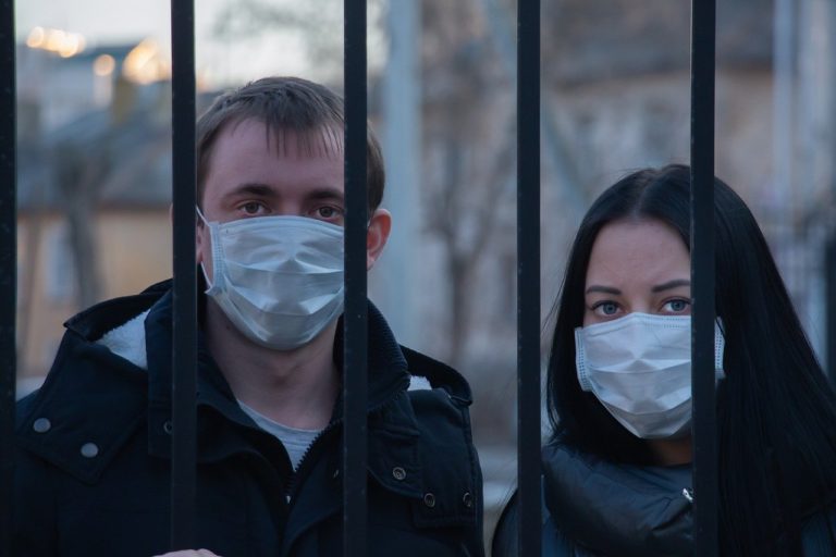 30 proc. zakażonych koronawirusem skarży się na utratę węchu lub smaku