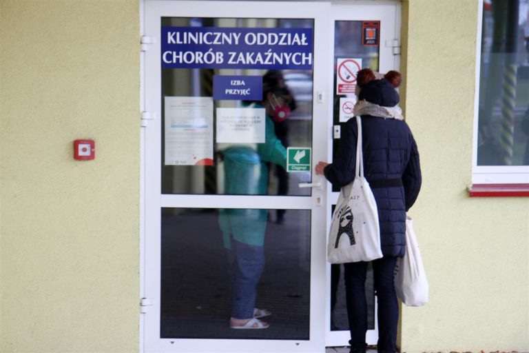 Ministerstwo Zdrowia: 3 nowe przypadki zarażenia koronawirusem