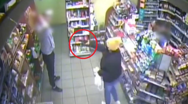 Młoda kobieta napadła z bronią na Żabkę. Niewiarygodne zachowanie świadka zdarzenia