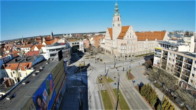 Olsztyn &bdquo;Miasto Widmo&rdquo;. Nagranie z drona podczas epidemii koronawirus wywołuje ciarki