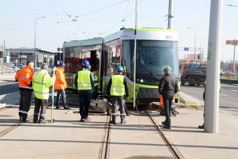 Wykoleił się nowy turecki tramwaj. Dopiero co przyjechał do Olsztyna