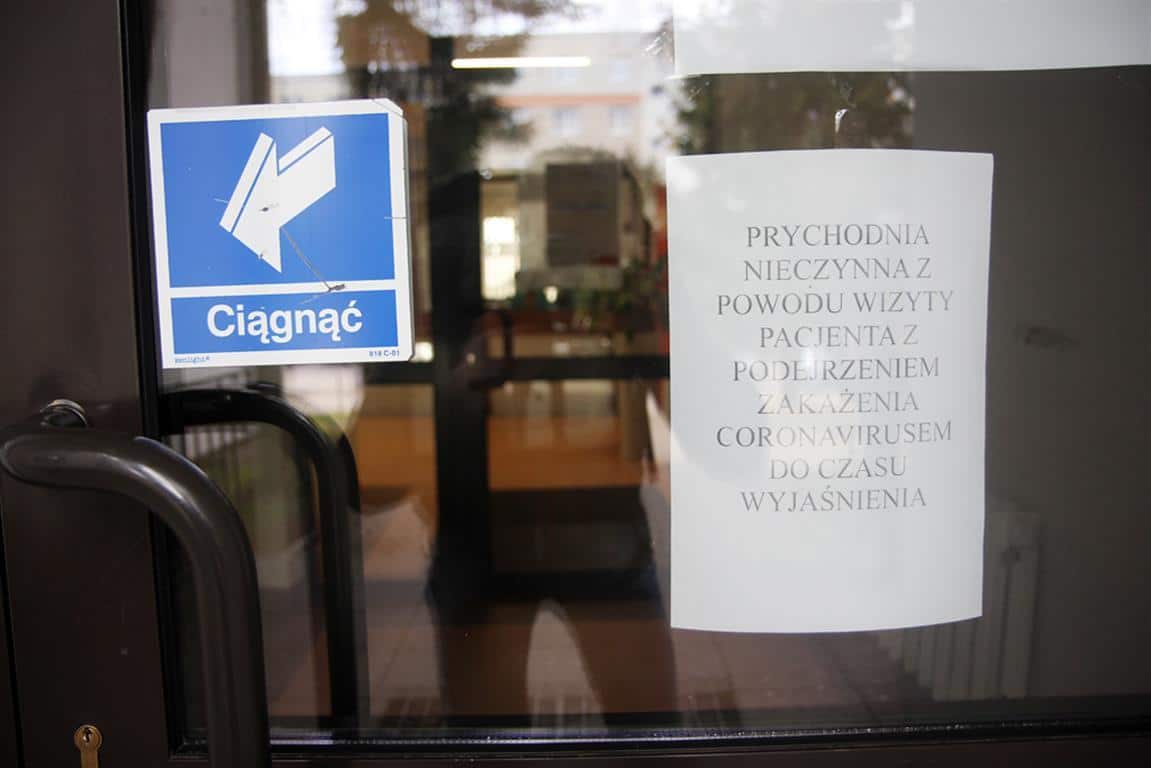 Zamknięta przychodnia na Pieczewie. Jest wynik testów na koronawirusa pacjentki odwiezionej do Ostródy