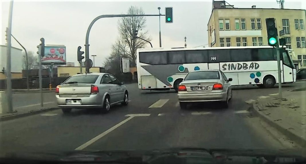 Autokar przewożący zakażonego Polaka należy do firmy, która ma siedzibę pod Olsztynem