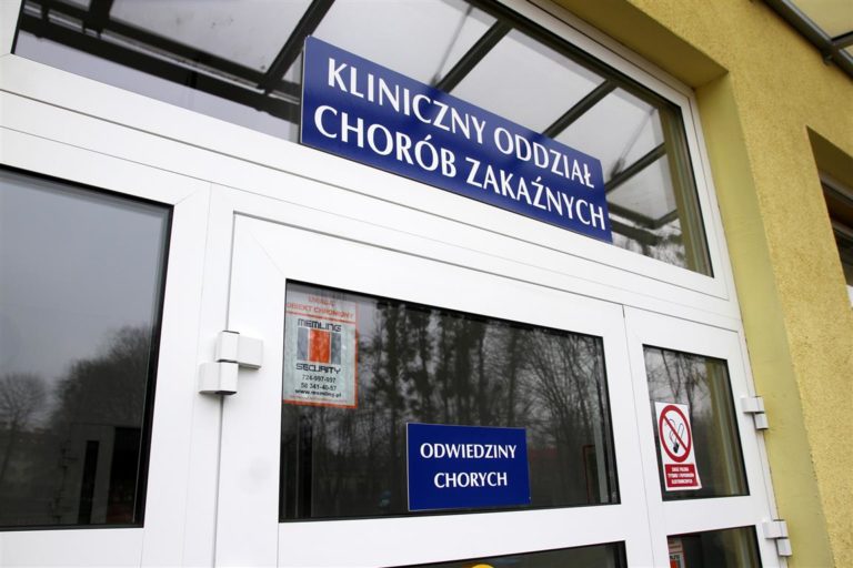 Warmińsko-Mazurskie: 58 os&oacute;b w szpitalu przez koronawirusa. Prawie 1000 pod nadzorem sanepidu