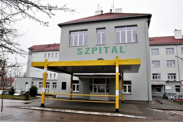 15 os&oacute;b zakażonych przez pracownika sanepidu? Największe ognisko koronawirusa na Warmii i Mazurach