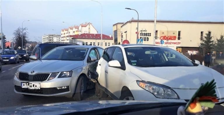 Wypadek na Jarotach z udziałem czterech aut [FOTO]