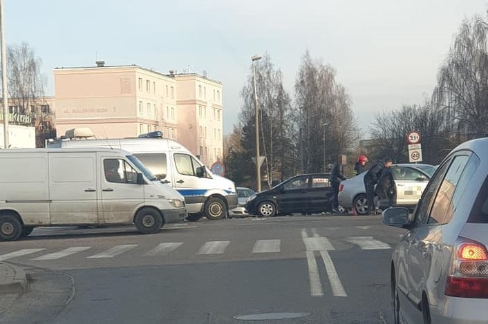 Wypadek na Jarotach z udziałem czterech aut [FOTO]
