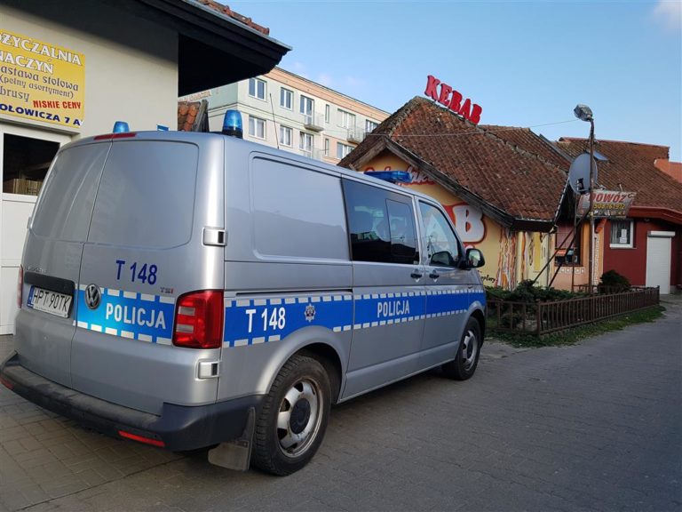 Tajemnicza śmierć w &bdquo;Wiosce Smerf&oacute;w&rdquo; na Pieczewie. Zwłoki znalazł listonosz
