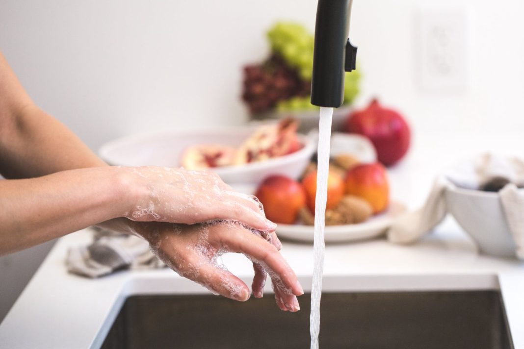 Dozowniki do mydła – dlaczego warto z nich korzystać?