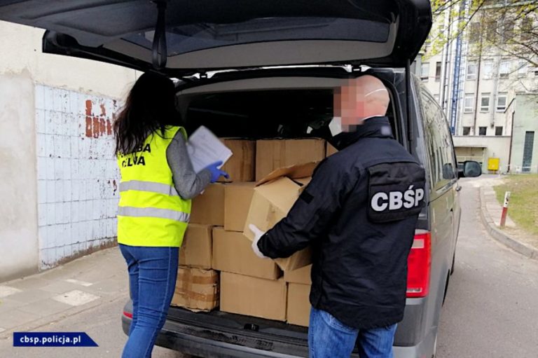 CBŚP wspiera walkę z koronawirusem; przekazano m.in. ponad 11 tys. litr&oacute;w nielegalnego alkoholu