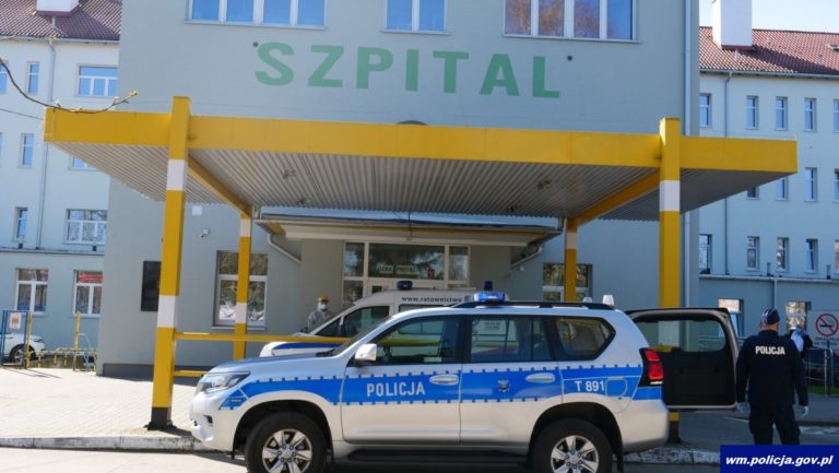 Policjanci wspierają ostródzki szpital w walce z koronawirusem