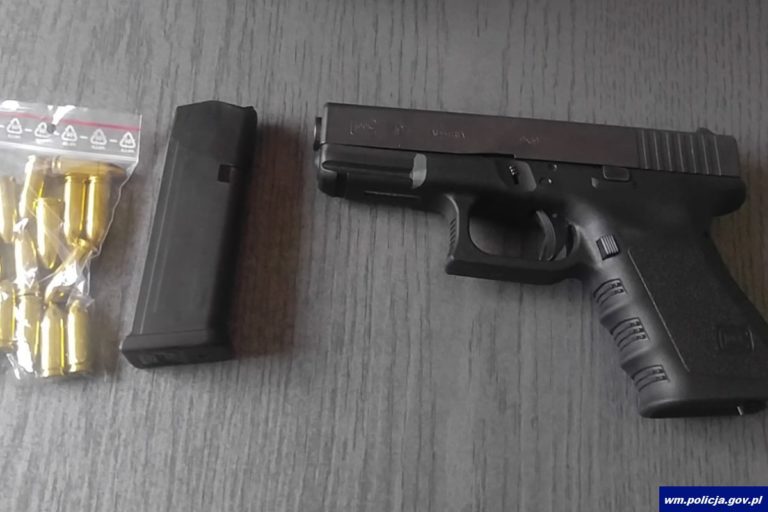 Worek z marihuaną doprowadził policję do nielegalnej broni