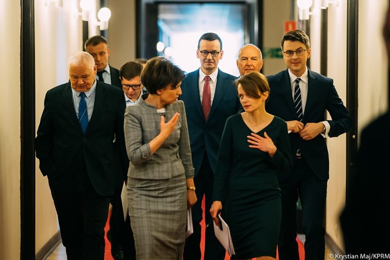 Rząd chce rozszerzyć zakres i warunki leczenia VIP-&oacute;w. Zyskają prawo do świadczeń bez kolejki