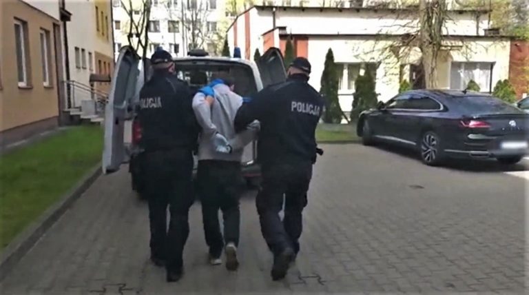 Fordem Mustang potrącił bliźniaki. Dziś postawiono mu zarzuty. Są bardzo złe wiadomości ze szpitala