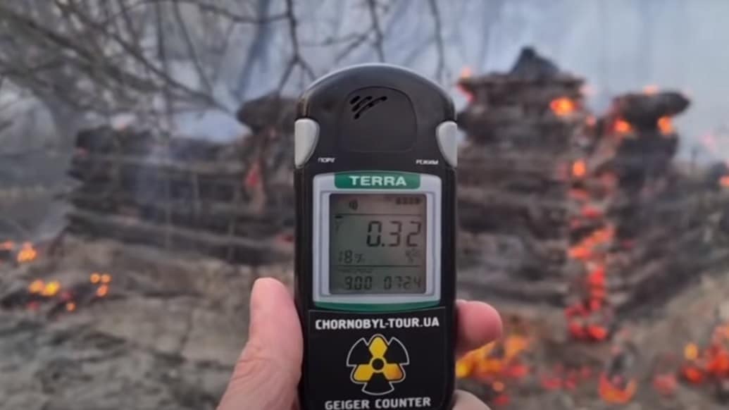 Pożar wokół elektrowni w Czarnobylu dotarł do Prypeci, jest 2 km od składu odpadów