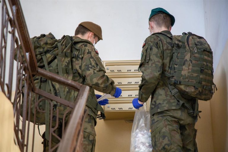 Maseczki docierają do mieszkańc&oacute;w miasta