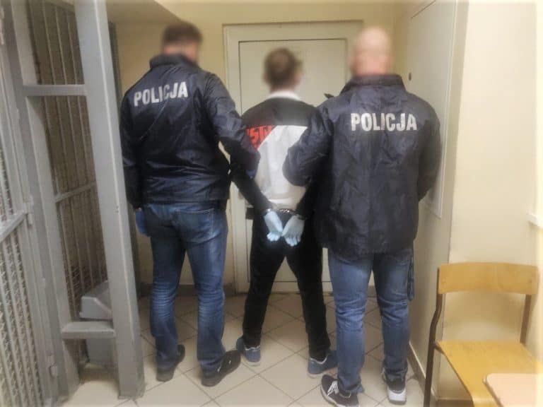 Pobudzony mężczyzna leżał w wannie. Grozi mu do 10 lat pozbawienia wolności