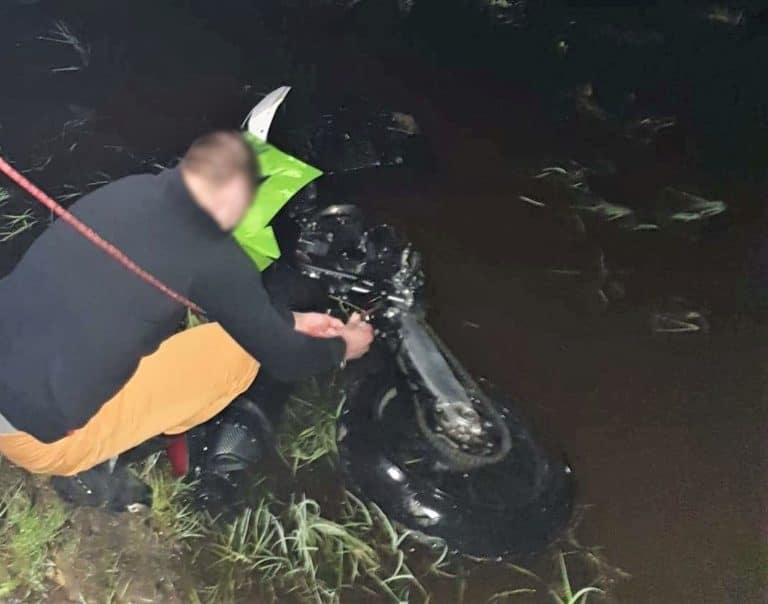 Ukradł motocykl i wrzucił go do stawu