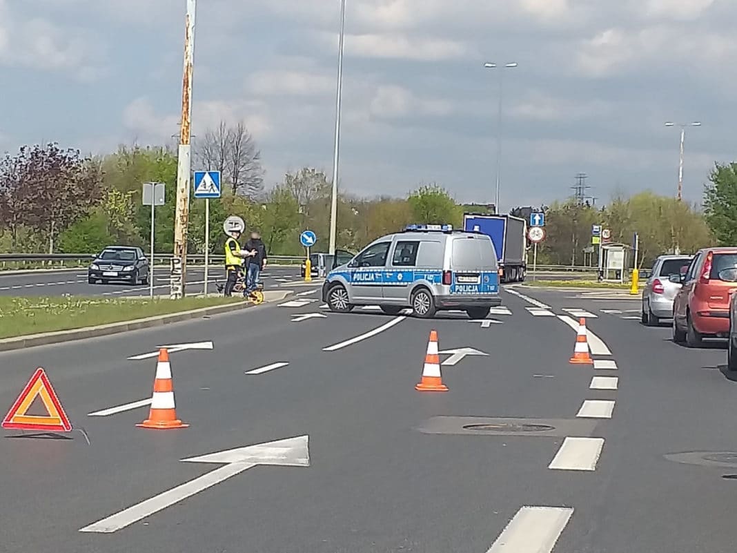 Potrącenie rowerzysty na skrzyżowaniu w Olsztynie
