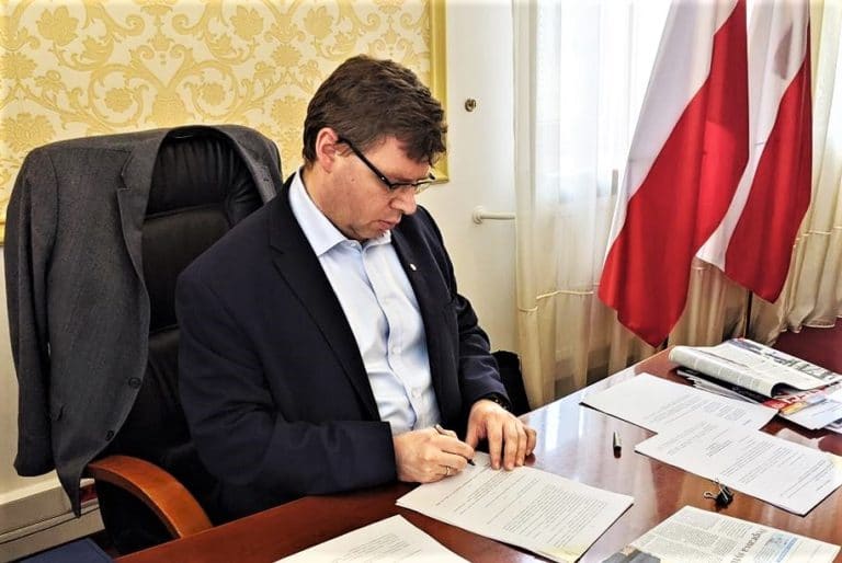 Trwają dostawy środków ochrony dla szpitali i przedszkoli