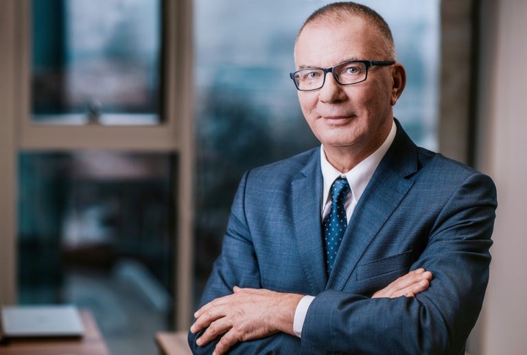 Rzecznik MŚP dla &bdquo;Rz&rdquo;: bon turystyczny powinni otrzymać wszyscy Polacy płacący podatki