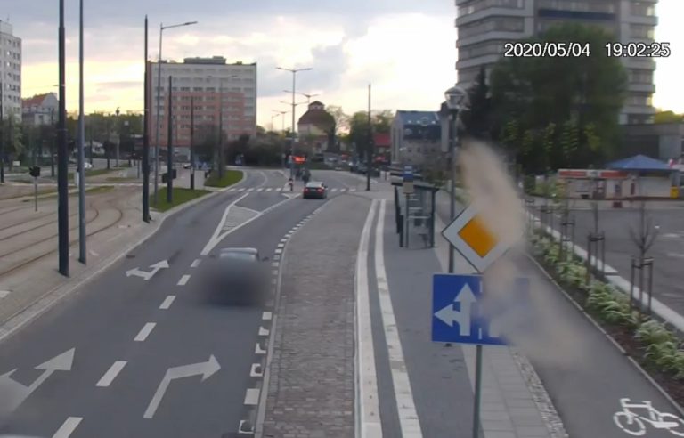Kierowca Audi wpadł koło dworca w Olsztynie. Grozi mu 5 lat więzienia