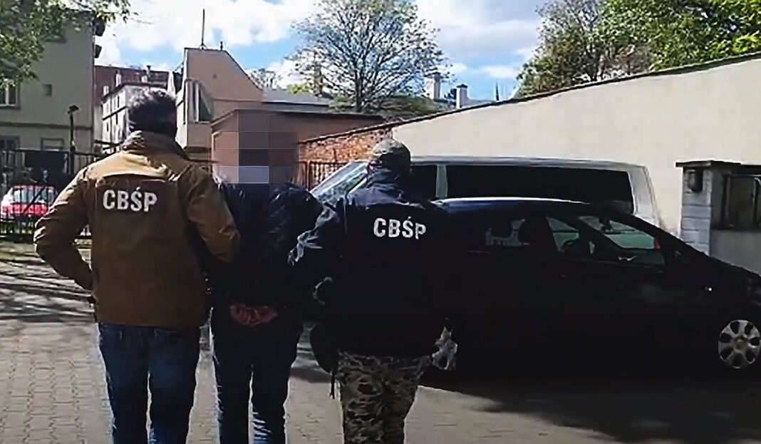 Olsztyńscy policjanci rozbili grupę przestępczą. Zatrzymano 8 osób