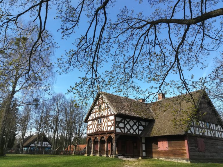 Warsztaty, występy i kiermasz: bogata oferta Jarmarku Majowego w skansenie w Olsztynku