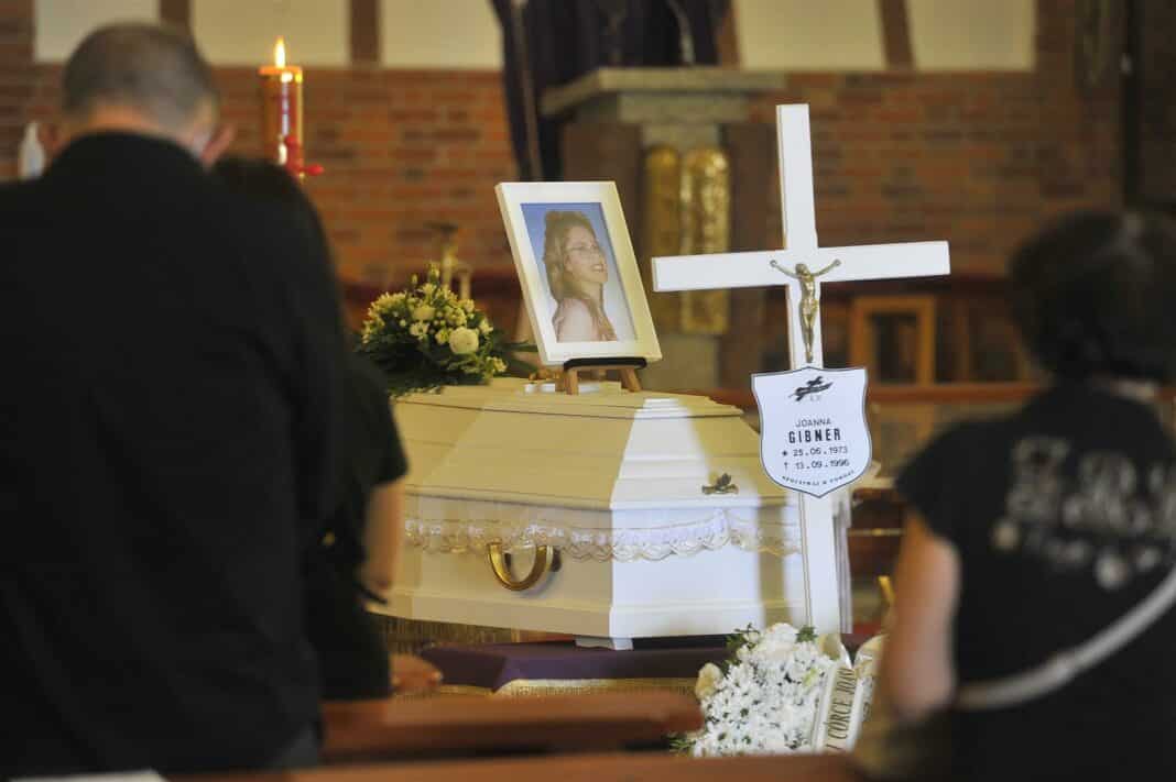 Odbył się pogrzeb Joanny Gibner. Matka pochowała córkę po 24 latach poszukiwań