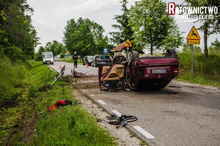 Poważne dachowanie. Silnik pojazdu znajdował się kilka metrów dalej
