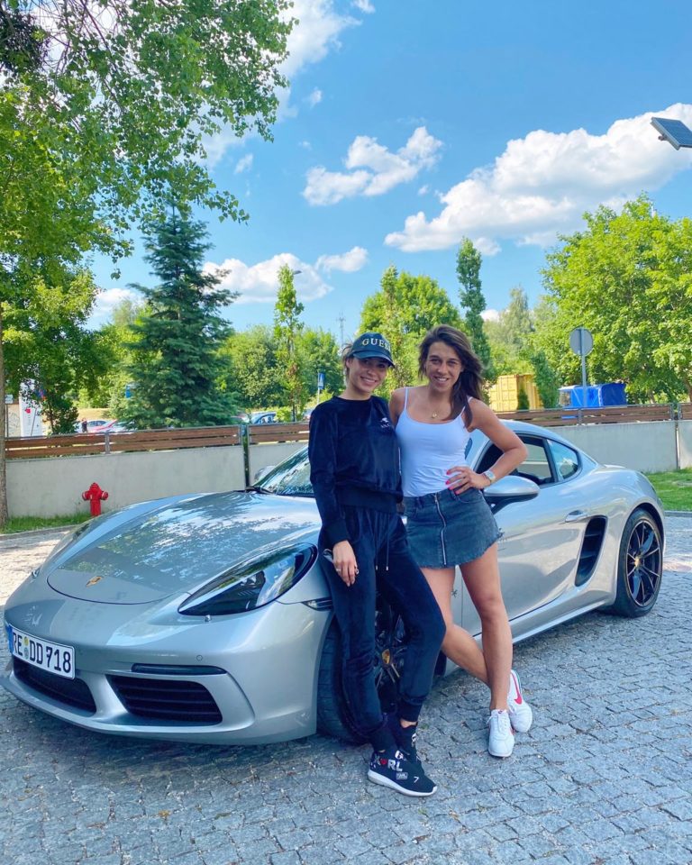 Joanna Jędrzejczyk kupiła sobie &bdquo;dziecko&rdquo;? Po Olsztynie będzie pędzić sportowym autem