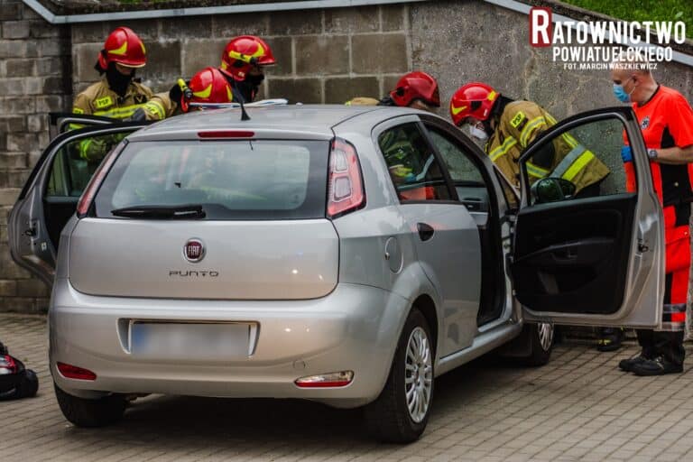 Kierowca wjechał w ścianę