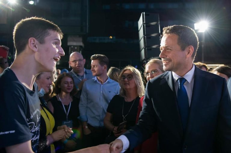 Ipsos: Trzaskowski wygrał z Dudą tylko wśr&oacute;d najmłodszych wyborc&oacute;w