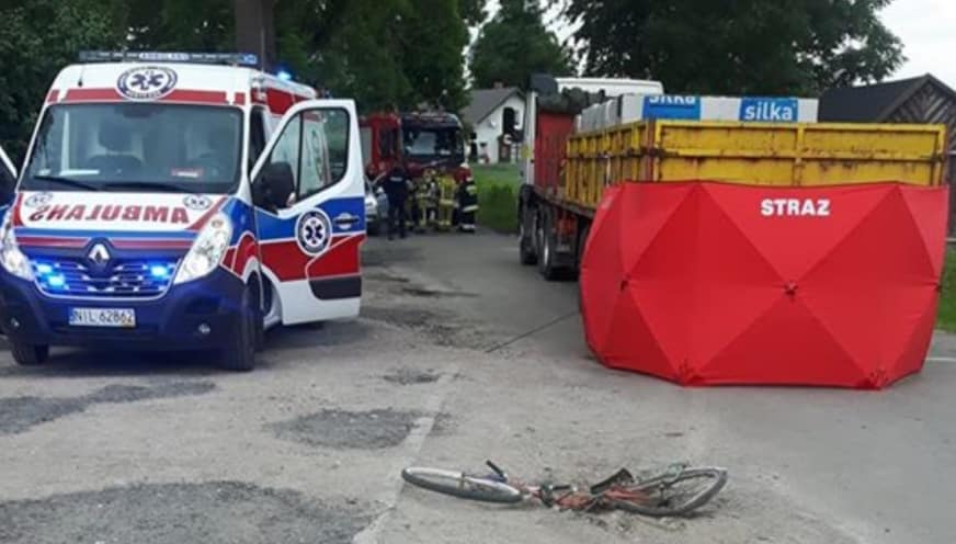 Pojazdem ciężarowym z naczepą zmiażdżył rowerzystę. Mężczyzna zginął na miejscu