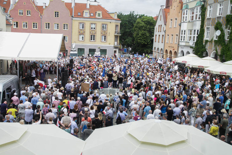 Rafał Trzaskowski w Olsztynie. Na wiec przyszły tłumy mieszkańc&oacute;w