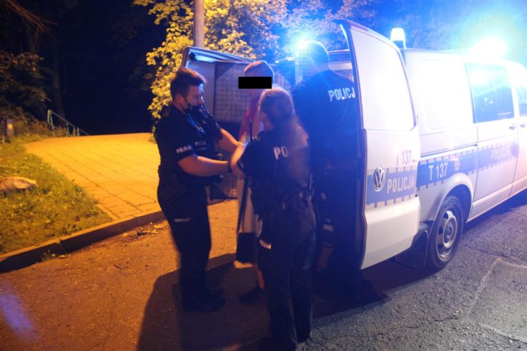 B&oacute;jka kilkunastu os&oacute;b na Zatorzu. Jeden z mężczyzn został zatrzymany i trafił do aresztu śledczego