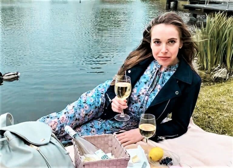 Ukrainka kt&oacute;ra mieszkała w Olsztynie nagrywa popularne filmiki na YouTube. Co o nas sądzi?