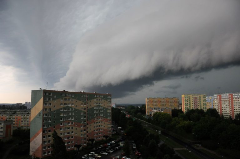 IMGW: ostrzeżenia przed burzami z gradem