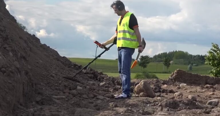 Pasjonaci historii odkryli skarb, ponad 500 monet z XVII wieku