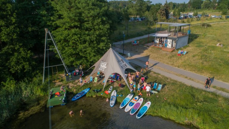 Nice Bay to jedyne miejsce w Olsztynie z takim klimatem. Poczuj się jak w Kalifornii i odpocznij nad wodą