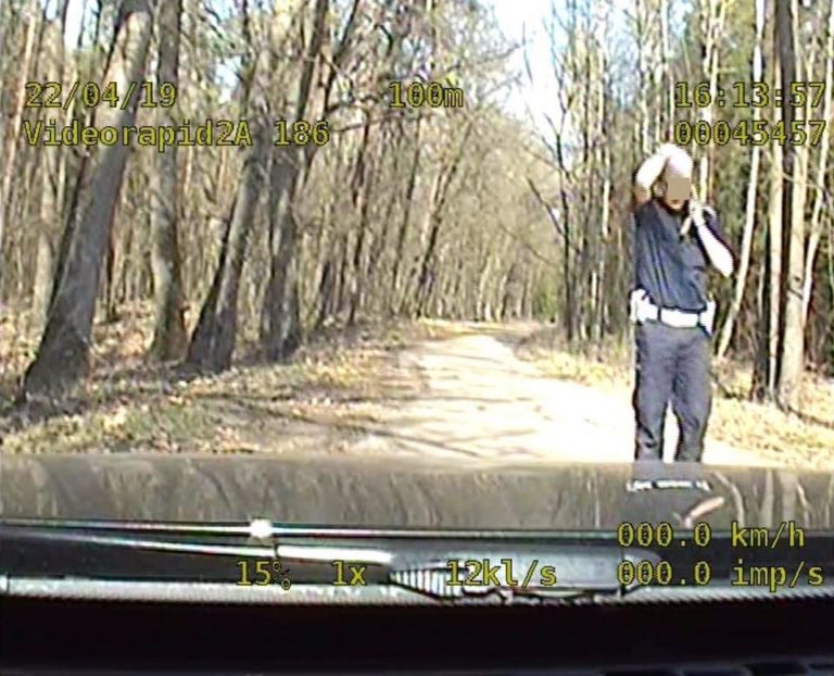 Motocyklista zginął pod kołami radiowozu. Nagranie z pościgu jest wstrząsające